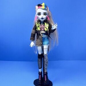 Monster High G3 Frankie Stein Core Refresh 2022 Mattel Fashion Doll